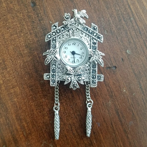N/A Jewelry - Cuckoo clock house charm
